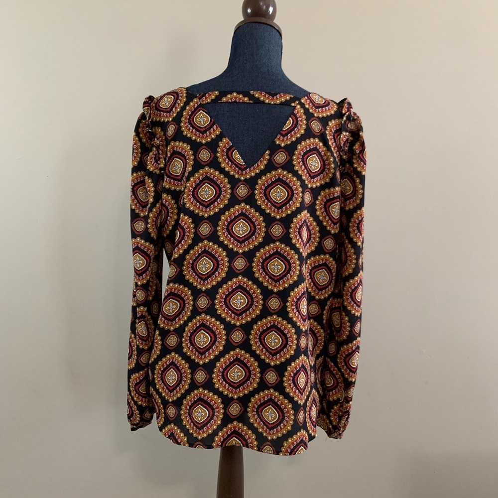 Patterned Loft Blouse - Picture 3 of 3